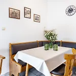 Schmolei Apartment *